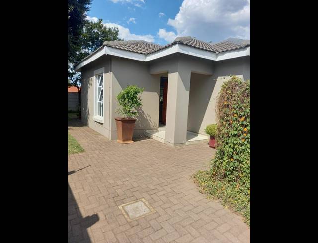 2 BEDROOM PROPERTY TO RENT IN LINDEN